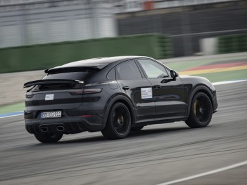 Walter R&ouml;hrl testował nowy topowy wariant Porsche Cayenne
